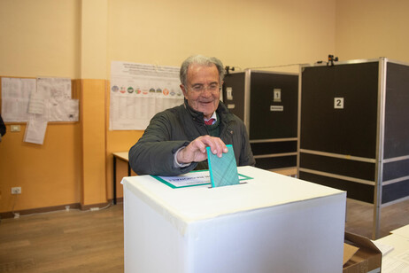 Regionali E-R, De Pascale e Ugolini al voto in mattinata