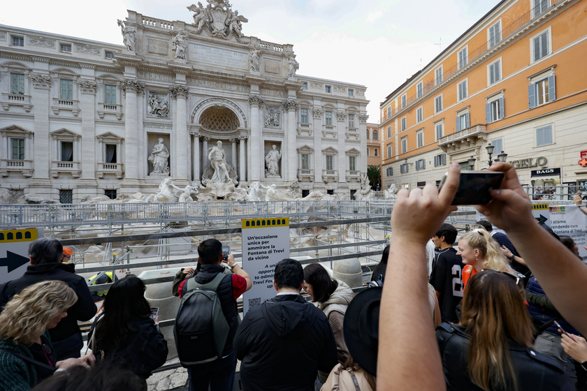 Passerella per la nuova modalità di visita della Fontana di Trevi